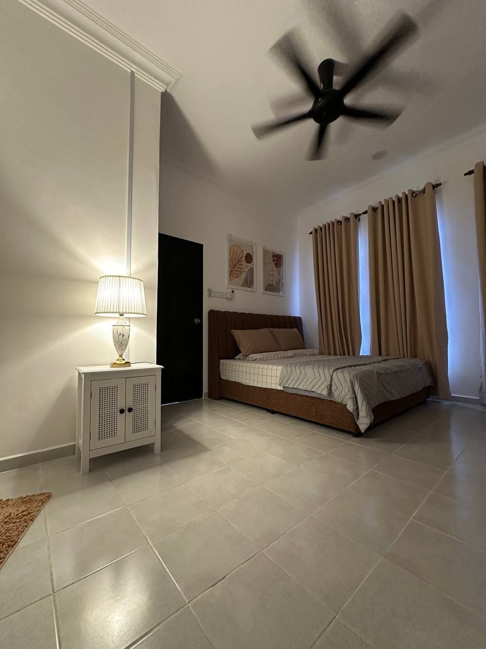 Master Bedroom (Room 1)